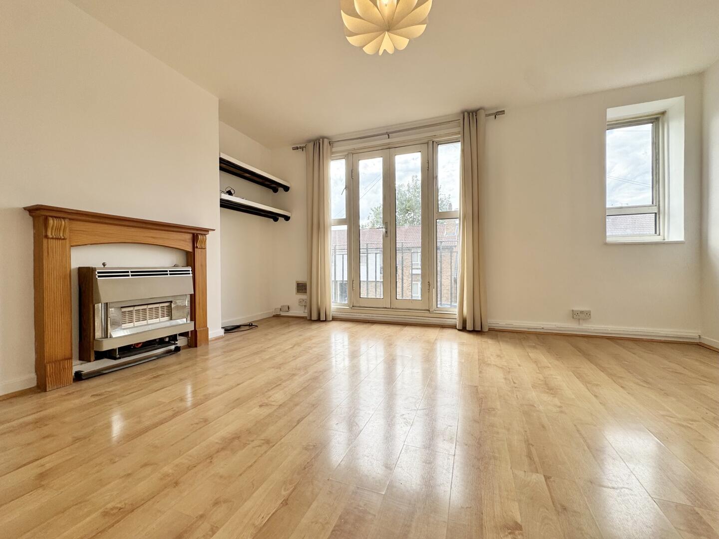 3 bed property in Cornwall Road, London